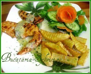 Gratar de pui cu sos roquefort