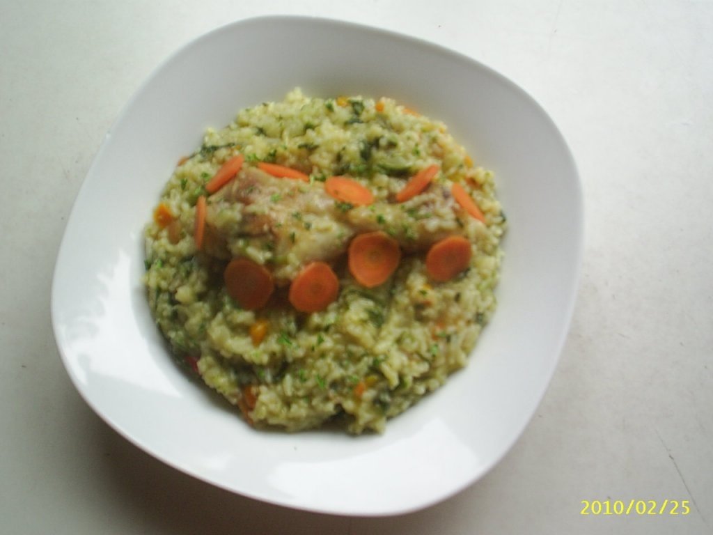 Pulpite de pui  prajit peste orez cu legume