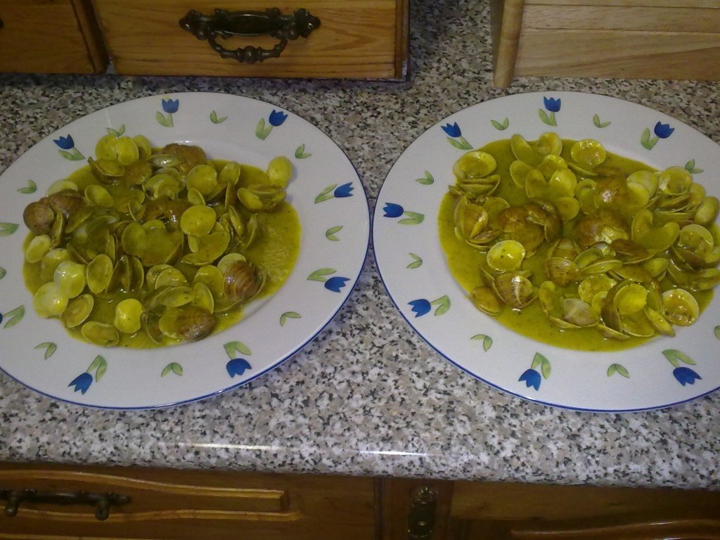 Scoici de riu  in sos.