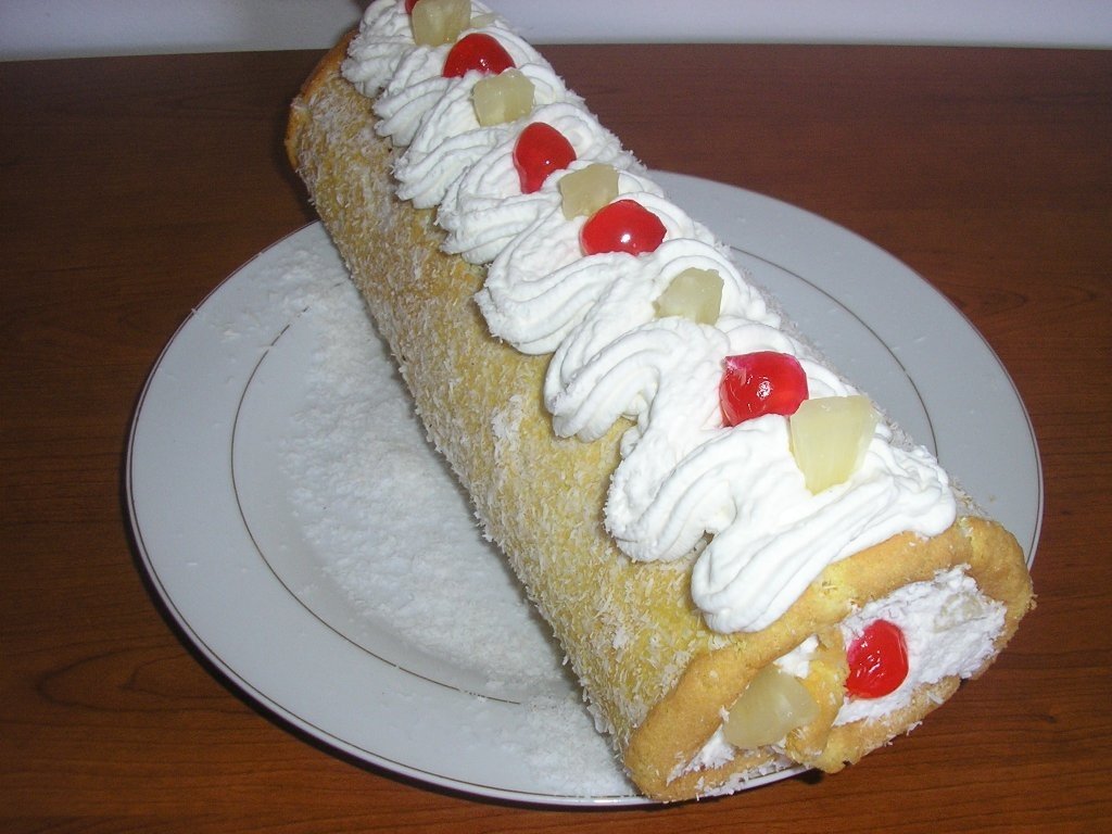 Rulada cu ananas si cocos