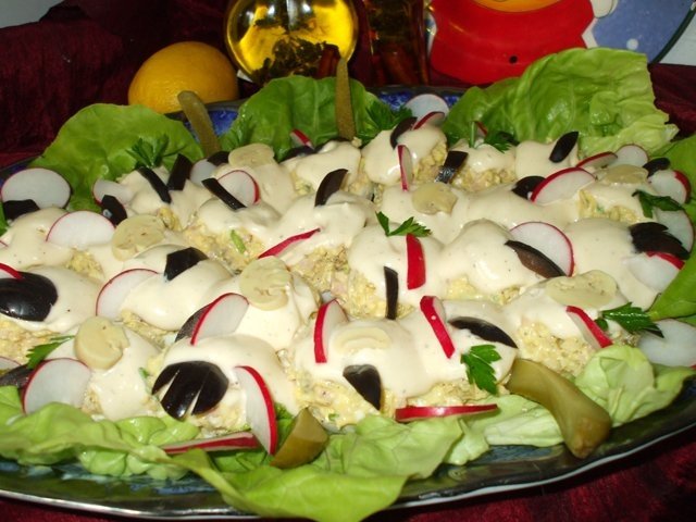 Oua umplute cu sunca si ciuperci