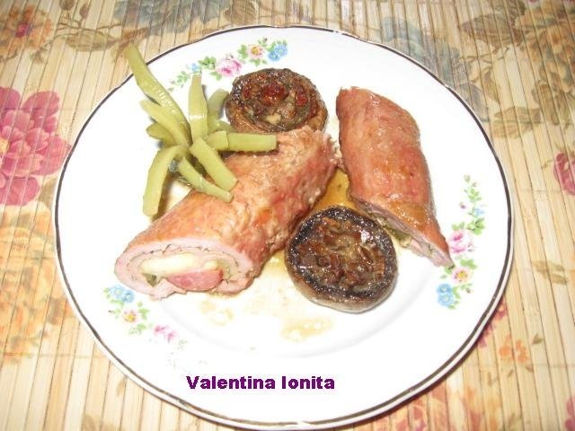 Rulada de porc si ciuperci la cuptor