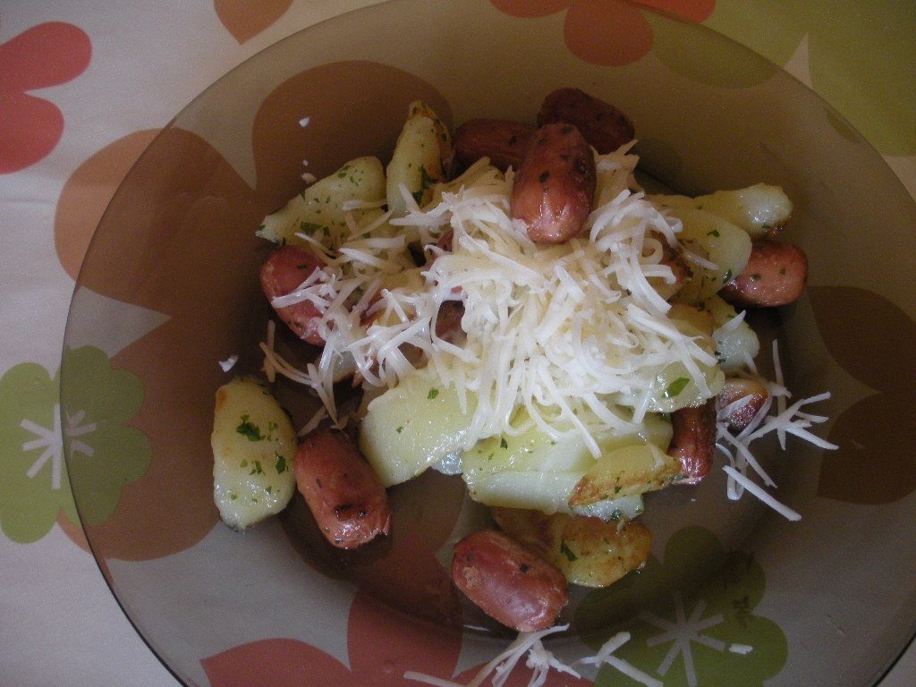 Craticioara cu cartofi si crenvusti