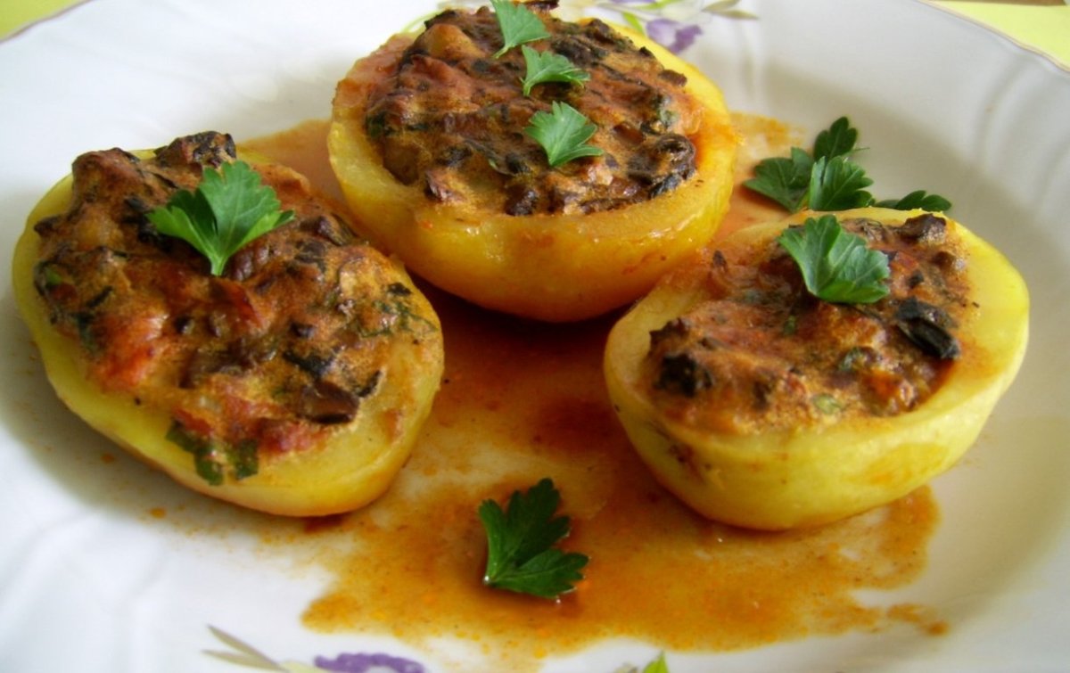 Cartofi cu ciuperci la cuptor