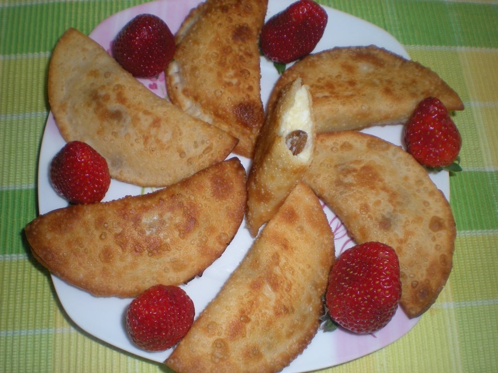 Placintele cu ricotta si stafide