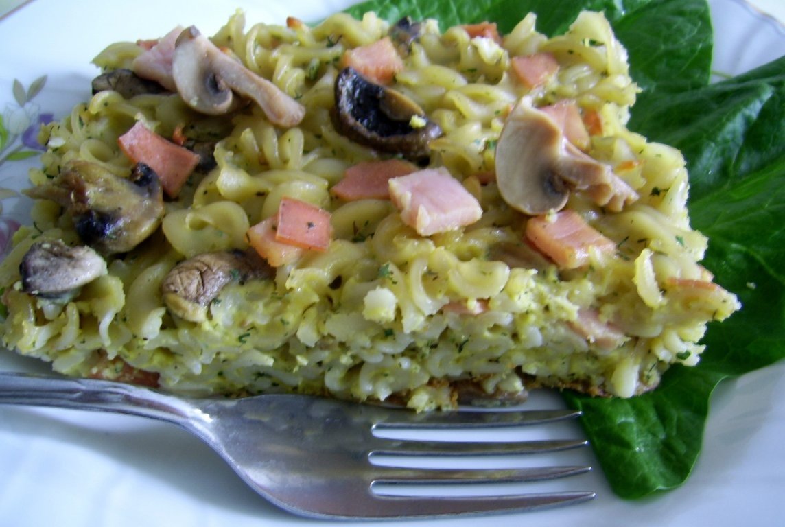 Budinca de paste cu sunca si ciuperci