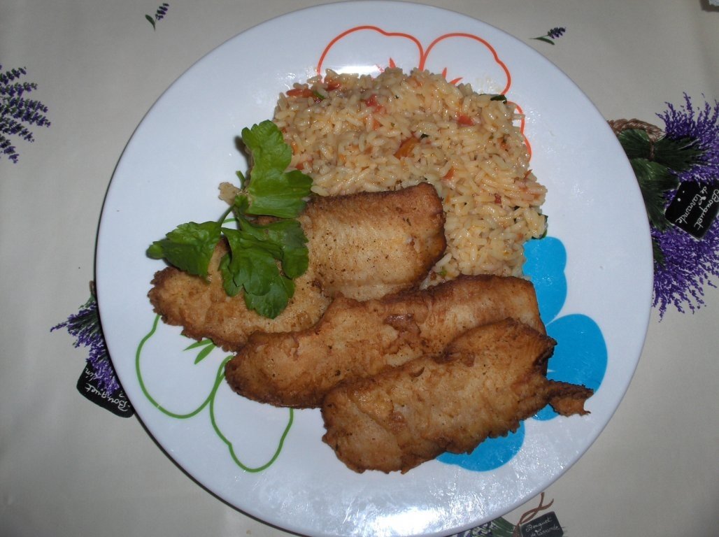 Filete de Merluccius cu orez de rosii (Filetes de Pescada c/ arroz de tomate)
