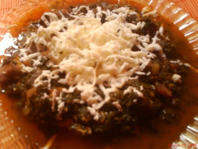 Spanac cu sos de rosii