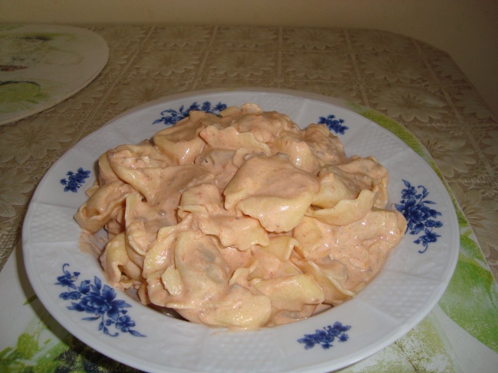 Tortellini cu sos picant