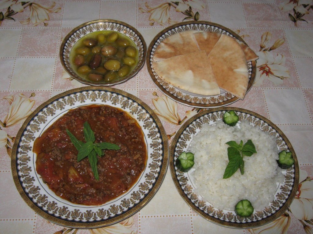 Rosii la tigaie cu carne de vita –“Galaieht  bandora” -specific tarilor arabe