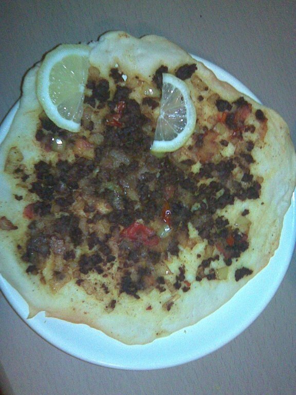 Lahme bi ajeen (pizza arabeasca)