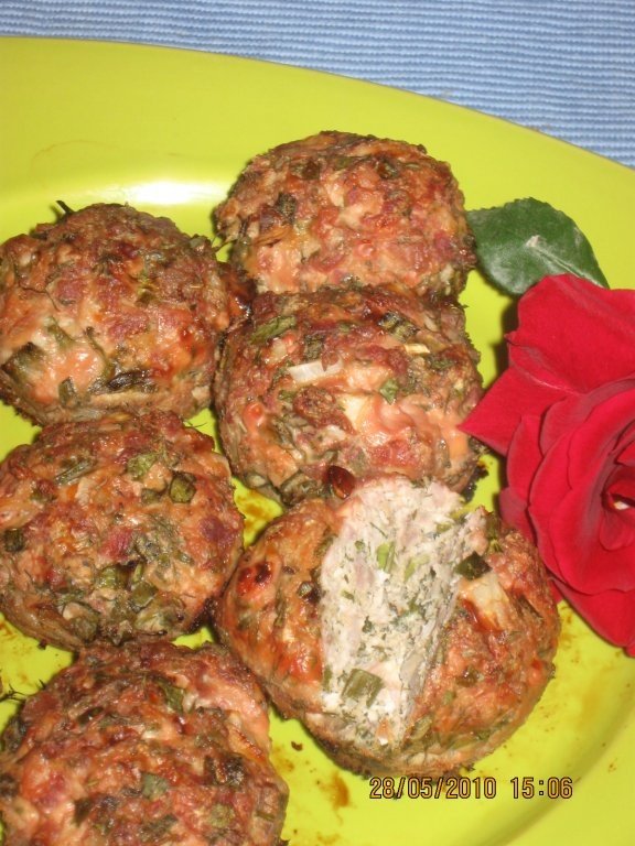 Chiftelute la cuptor in forme de briose