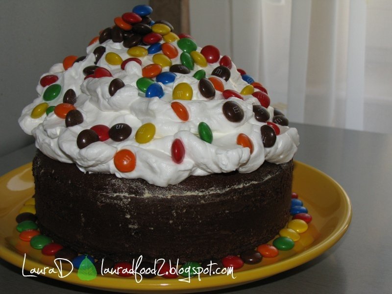 Chec cu frisca si bomboane M&Ms