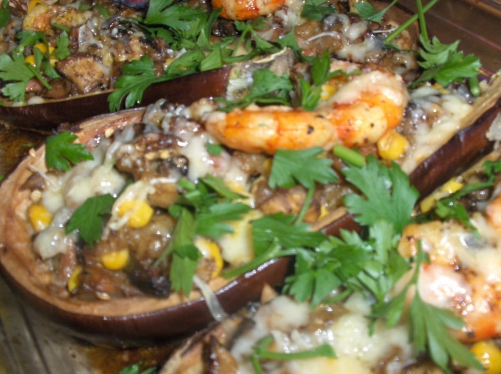 Vinete umplute cu ciuperci si garniturã de cartofii aromati  (Beringelas recheadas com cogumelos)