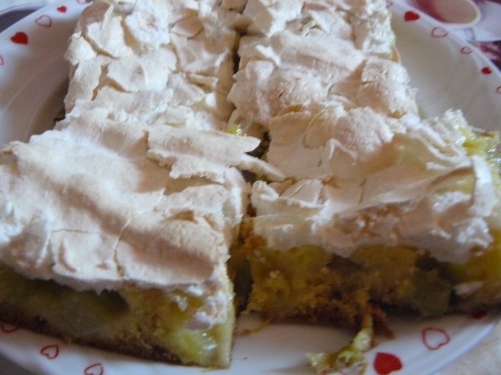 Prajitura cu rubarba si bezea