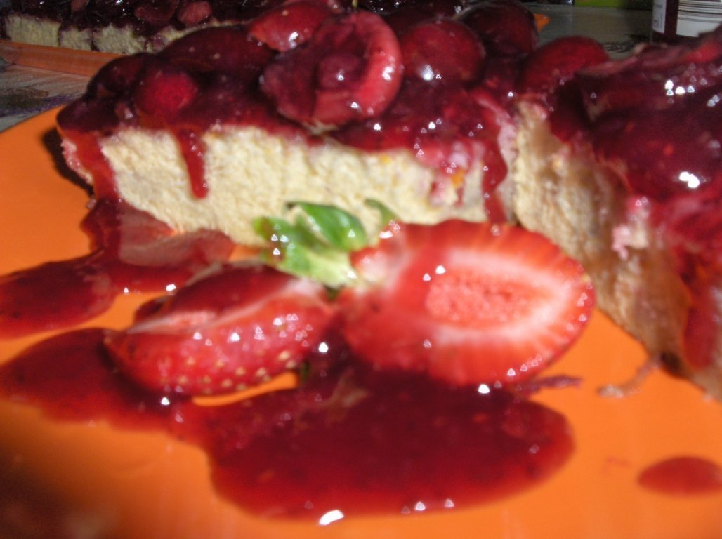 Prãjiturã de cirese si rãchitele (Bolo de cerejas e uva do monte)