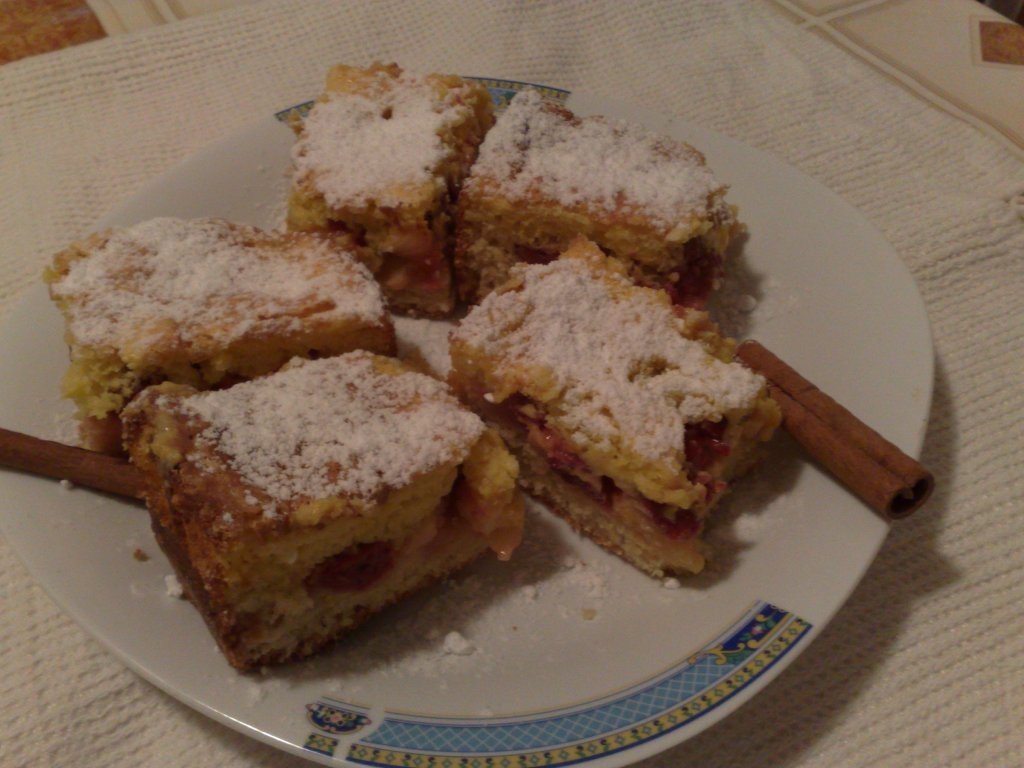 placinta din aluat dospit cu crema de smantana