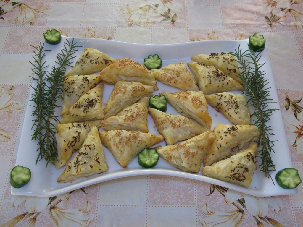 Pateuri cu telemea de oaie  si za’atar-Pateuri cu carne-specific tarilor arabe