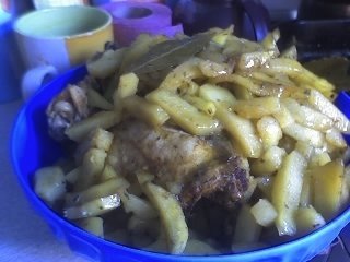 Pui la cuptor cu cartofi