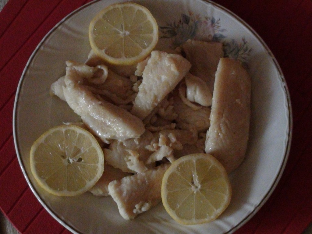 File de pangasius cu lamaie si usturoi