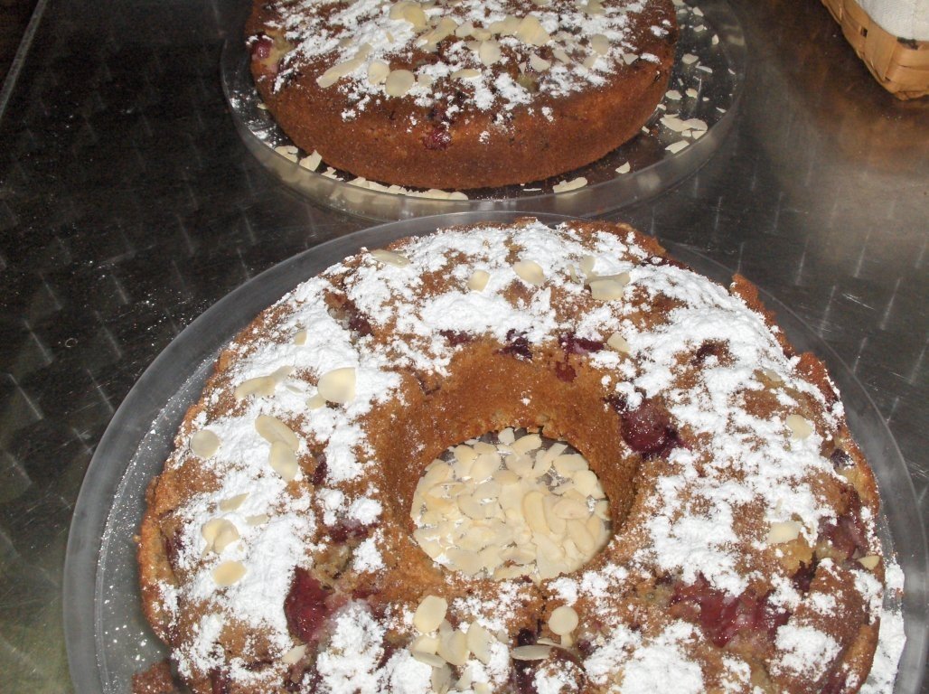 Chec de iaurt  cu cirese si fructe de pãdure