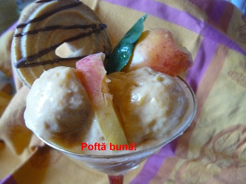 Ingheţată cu spumă de la dulceaţa de caise