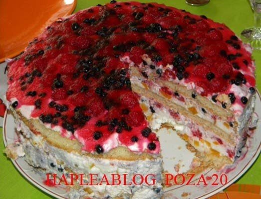 Tort diplomat cu zmeura si afine