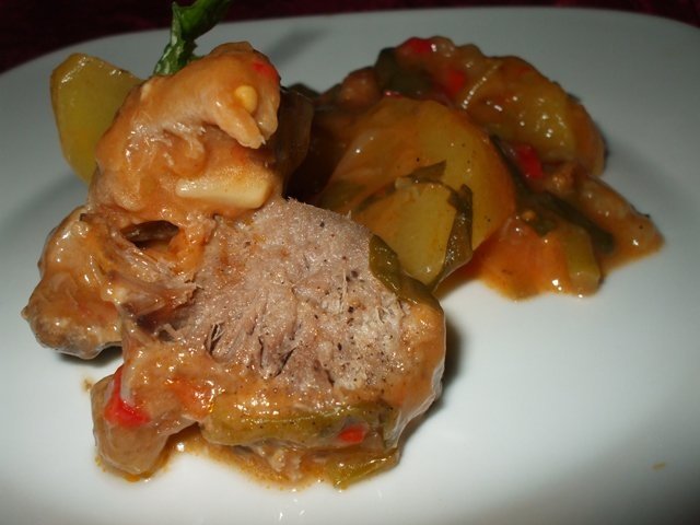 Stufat cu limba de porc