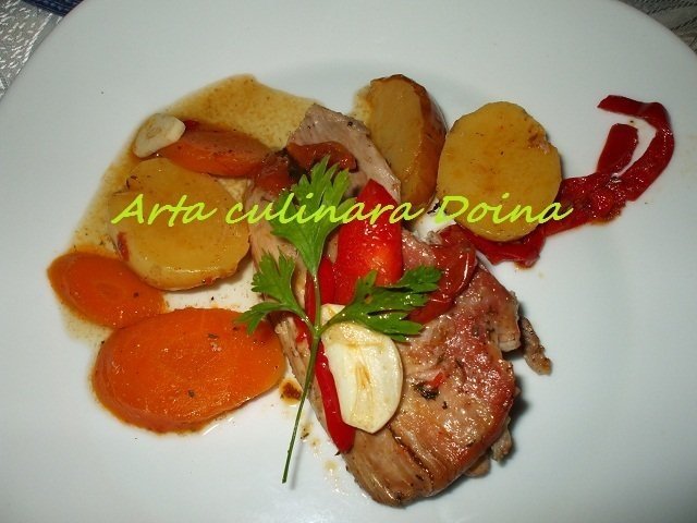 Friptura de curcan cu legume la tava