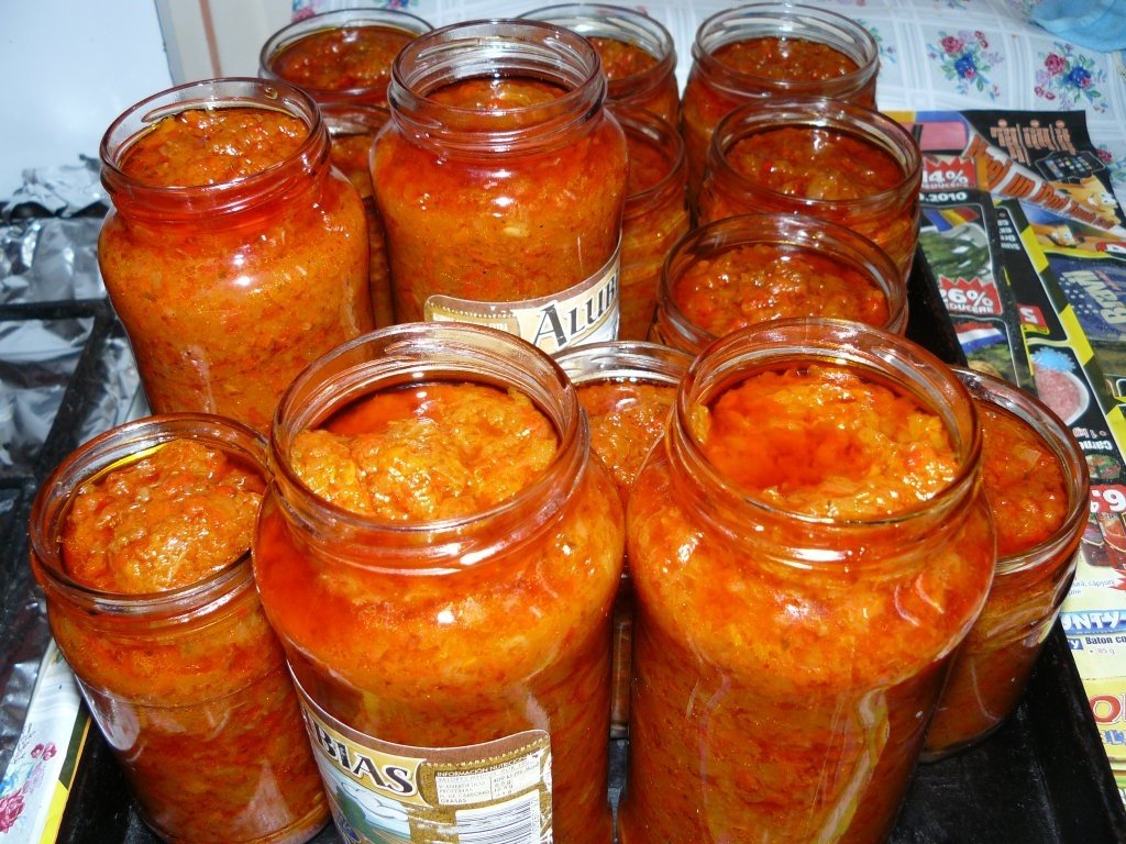 Conservă  picantă de  dovlecei cu capia