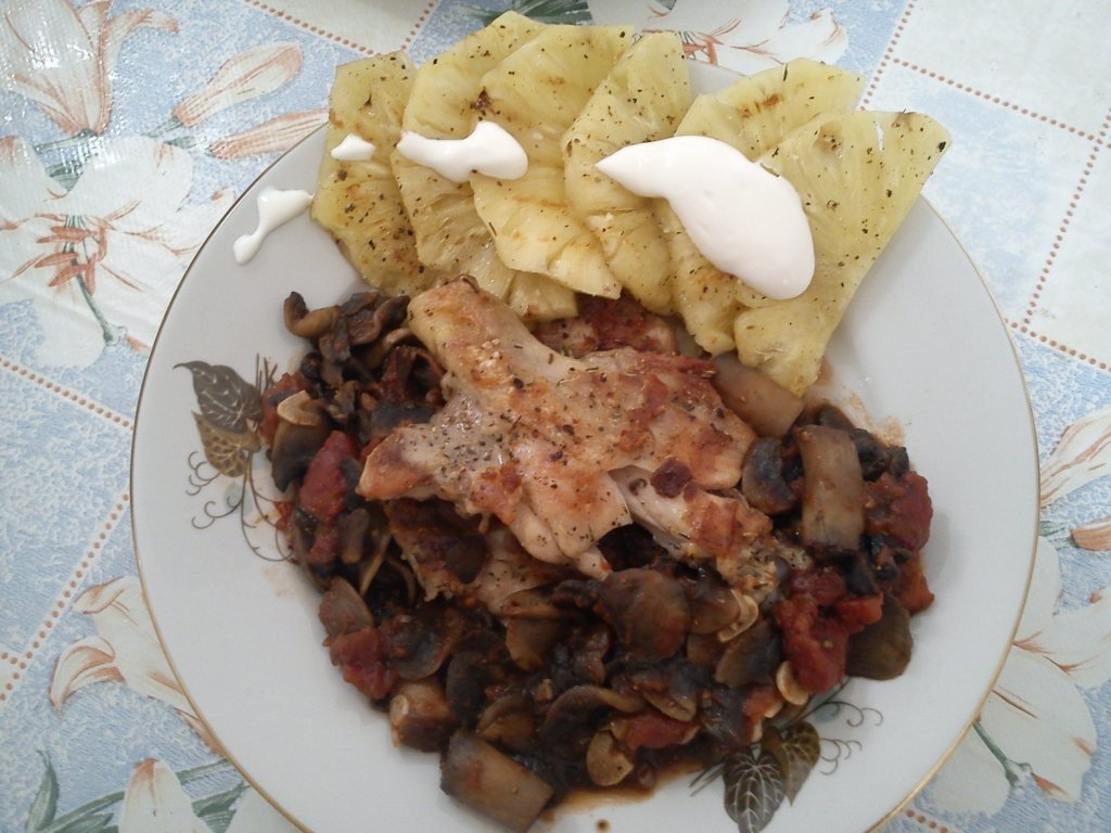 Pulpe de pui cu ananas si ciuperci