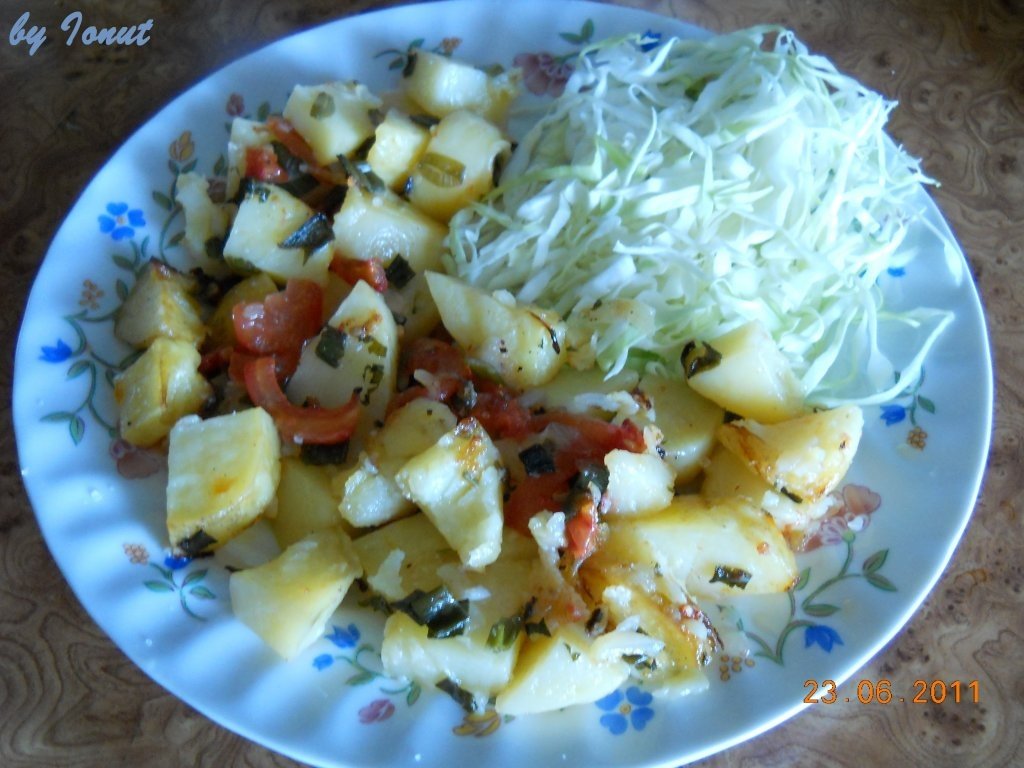Cartofi cu legume la cuptor
