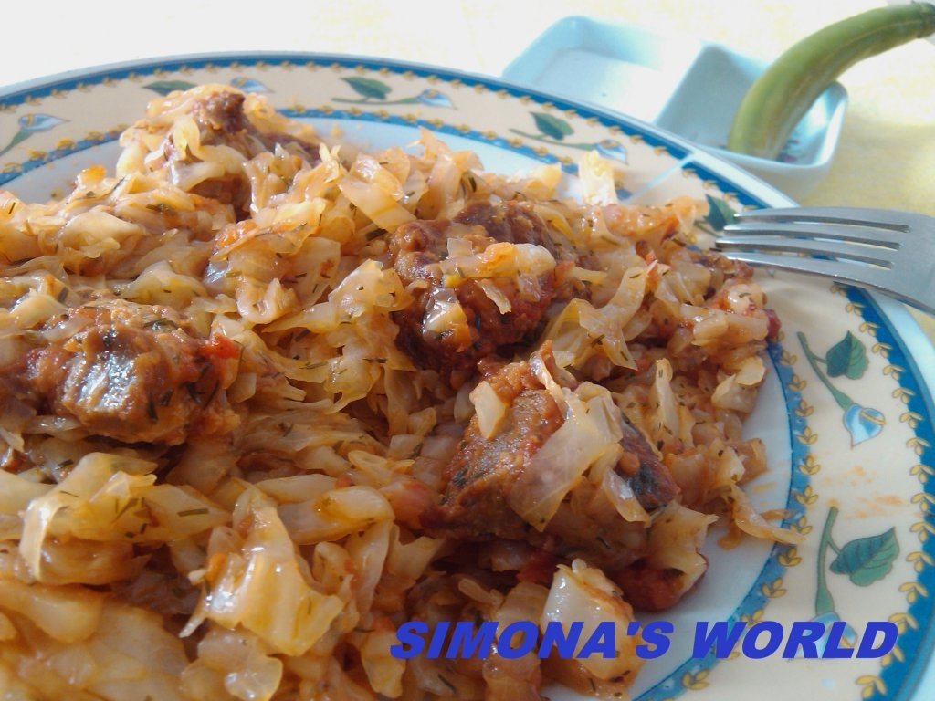 Varza calita cu carne de porc afumata