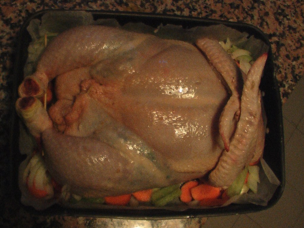 Pui dezosat cu umplutura de ciuperci si mazare