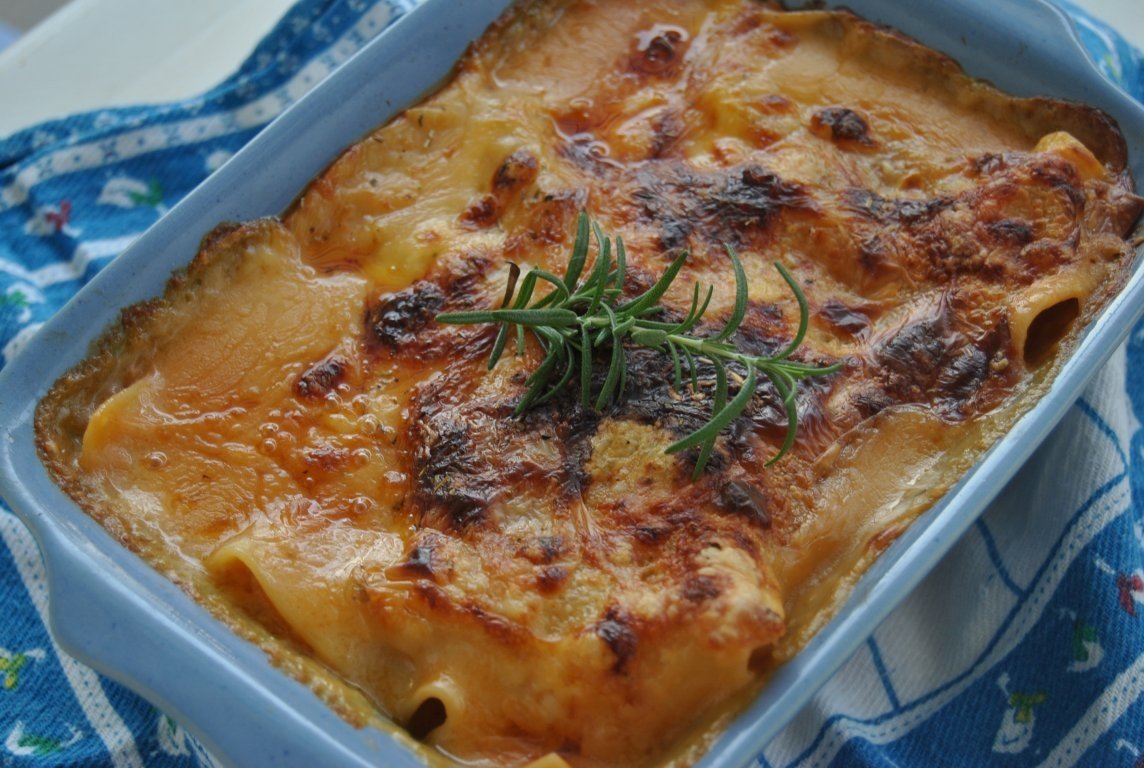 Lasagna de cârnati proaspeti