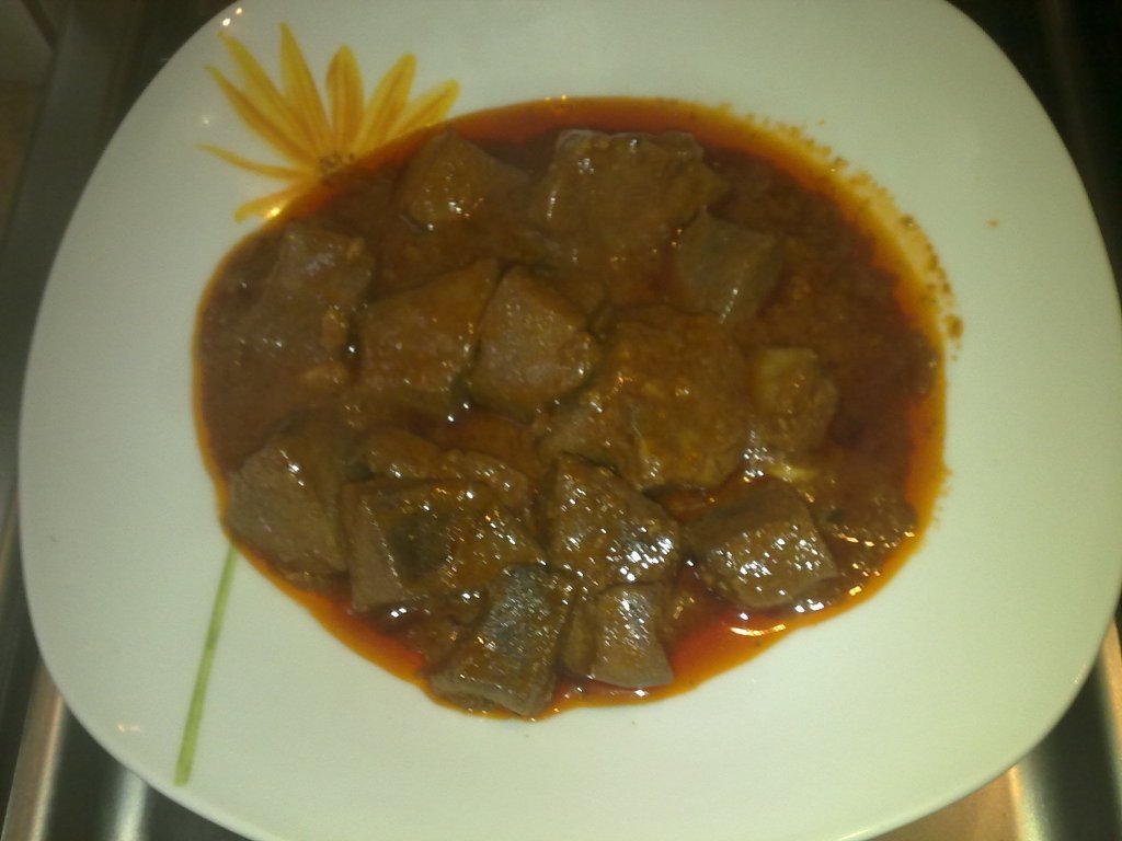 Ficat de porc cu salvie si vin rosu