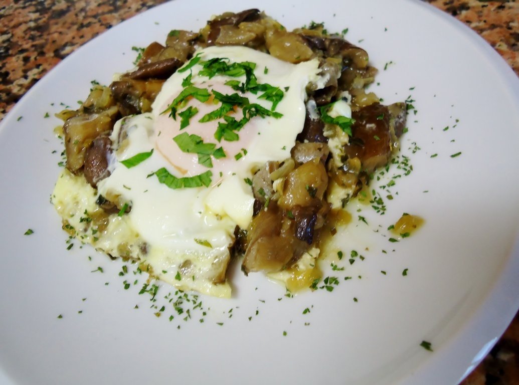 Ciuperci de padure cu oua