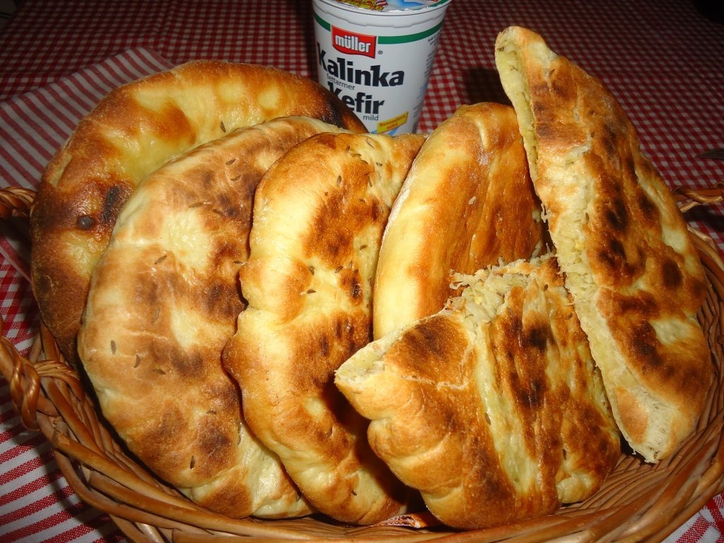 Turte cu varza la tigaie. Reteta simpla, delicioasa si de post