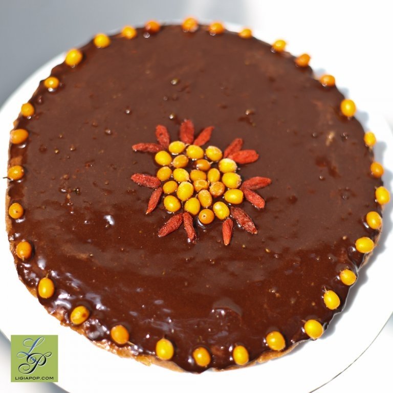 Tort de caise fara foc, cu glazura de ciocolata