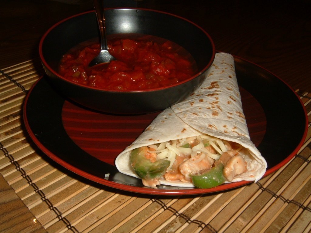 Fajitas cu carne de pui si cascaval