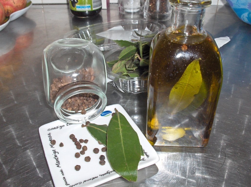 Ulei de mãsline aromat cu foi de dafin