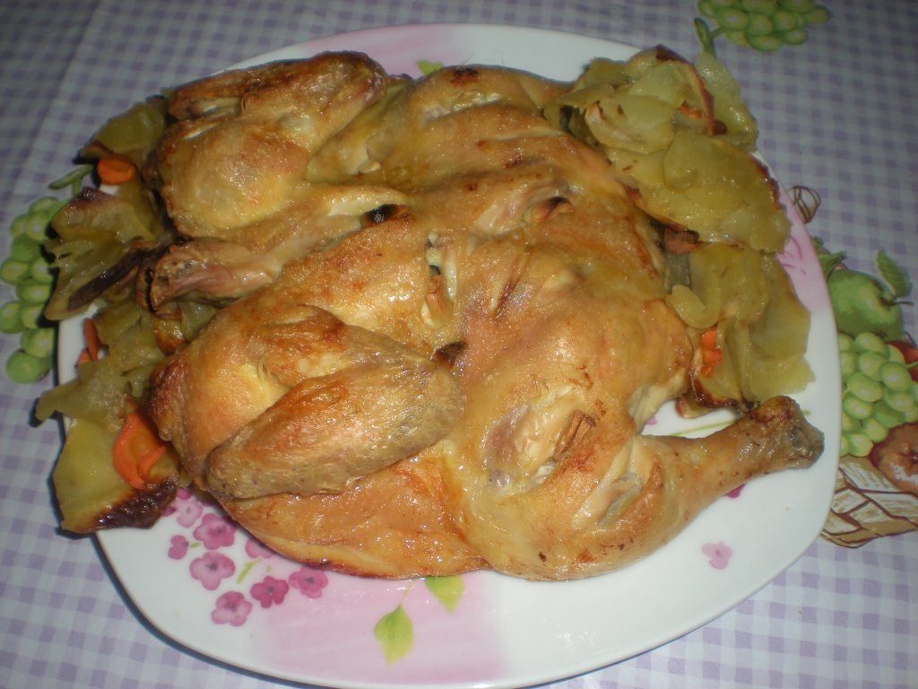 Pui la cuptor cu cartofi