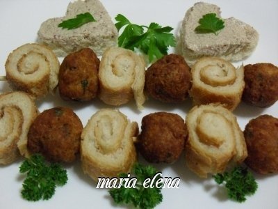 Chiftelute cu trandafiri de paine