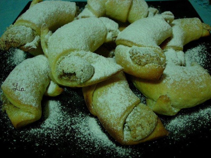 Cornulete pufoase cu nuca