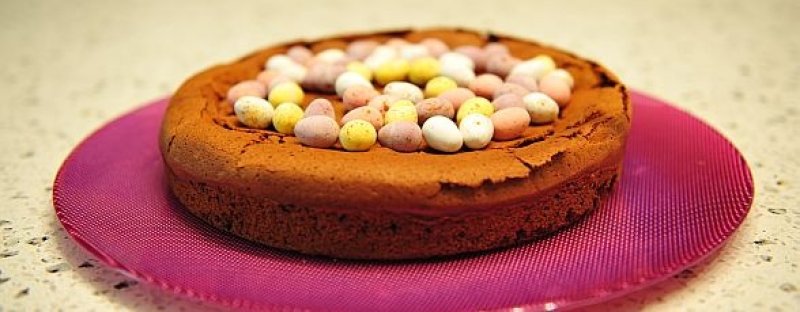 Monica Rosu ne ofera: Tort de ciocolata cu oua
