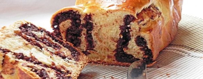 Mihaela Simiuc ne ofera: COZONAC CU NUCA SI CACAO