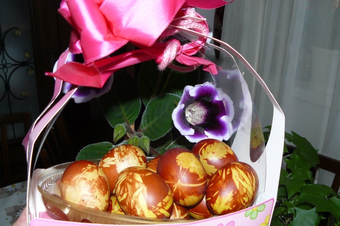 Ouă vopsite cu coji de ceapă