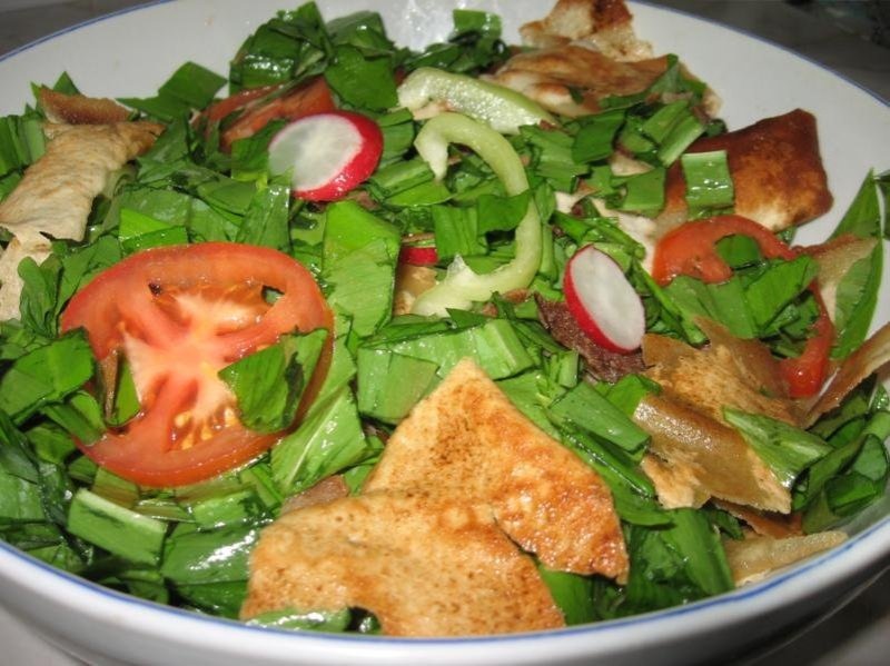 Salata de leurda (2) cu paine araba