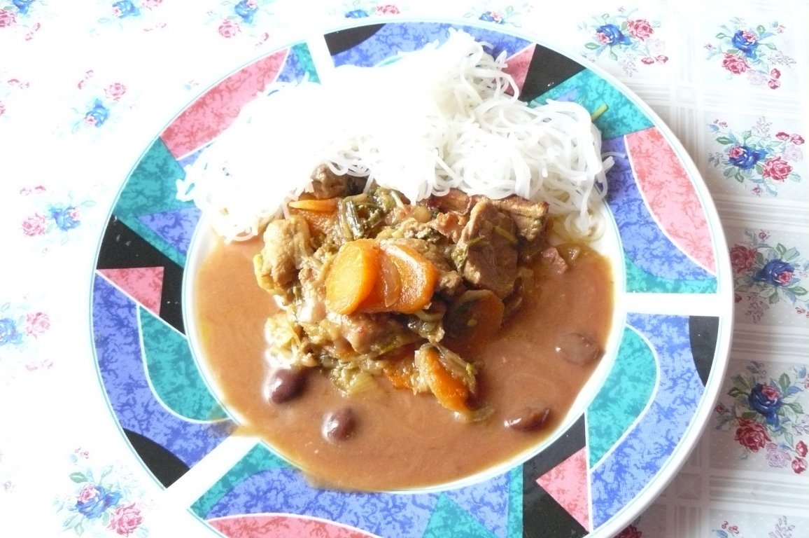 Carne de porc sau de vită cu morcovi şi bere