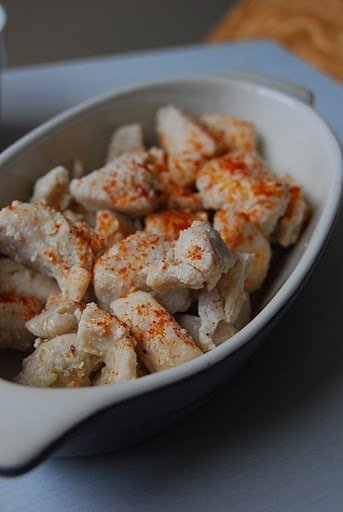 Piept de pui marinat cu paprika